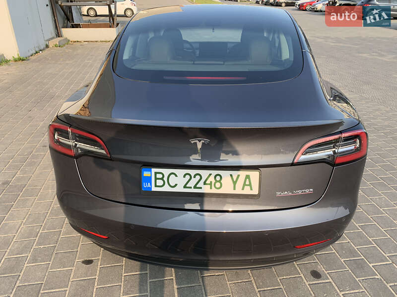 Седан Tesla Model 3 2021 в Львові