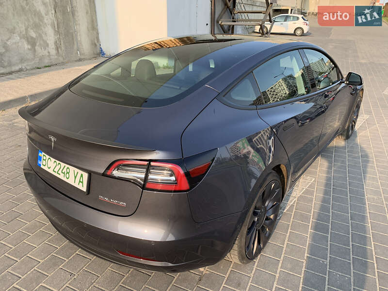 Седан Tesla Model 3 2021 в Львові