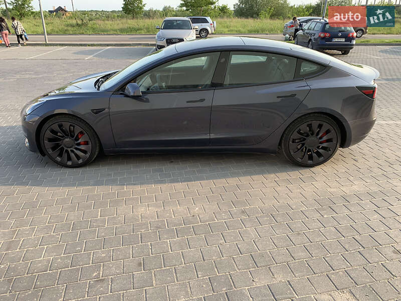 Седан Tesla Model 3 2021 в Львові
