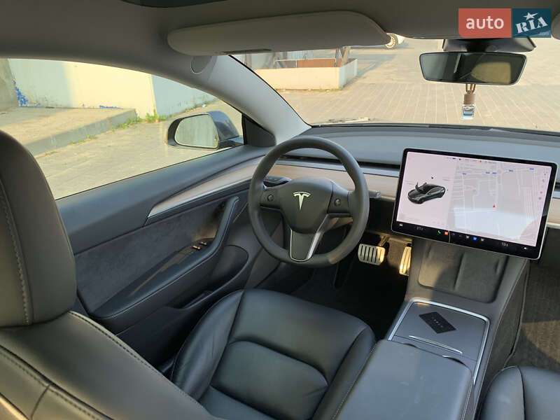 Седан Tesla Model 3 2021 в Львові