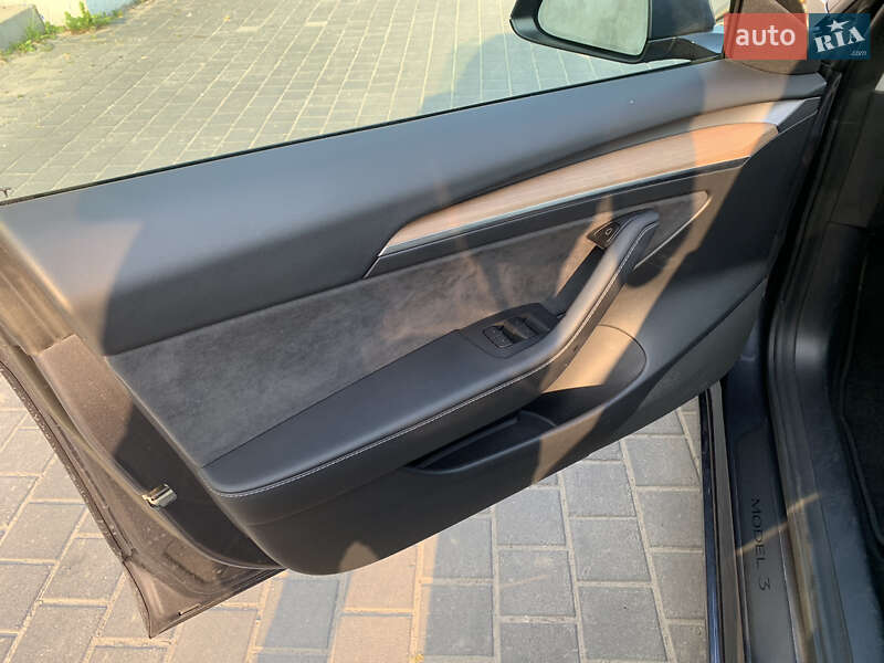 Седан Tesla Model 3 2021 в Львові