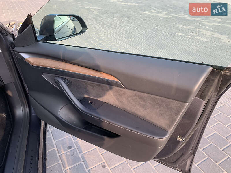 Седан Tesla Model 3 2021 в Львові