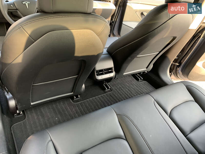Седан Tesla Model 3 2021 в Львові