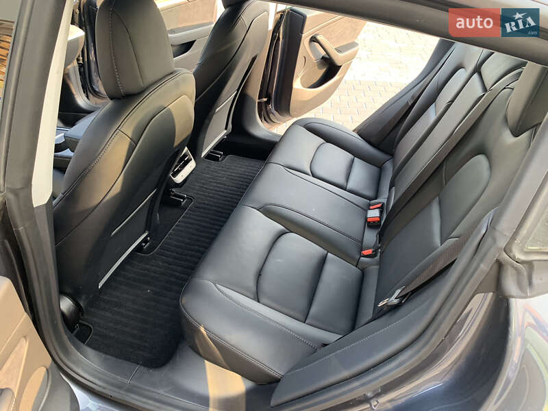 Седан Tesla Model 3 2021 в Львові