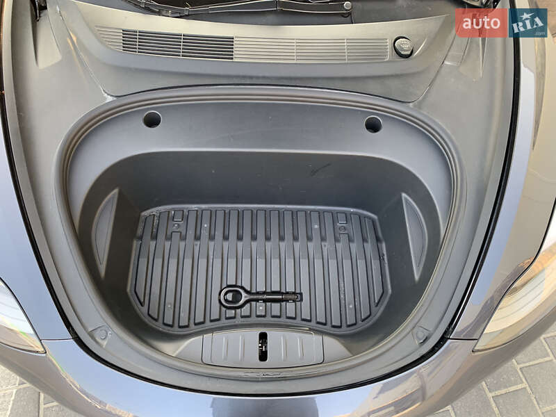 Седан Tesla Model 3 2021 в Львові