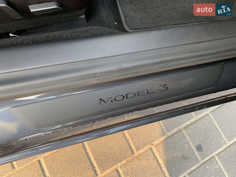 Седан Tesla Model 3 2021 в Львові