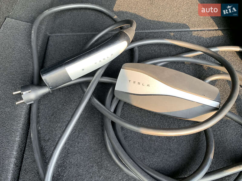 Седан Tesla Model 3 2021 в Львові