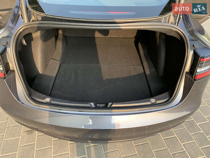 Седан Tesla Model 3 2021 в Львові