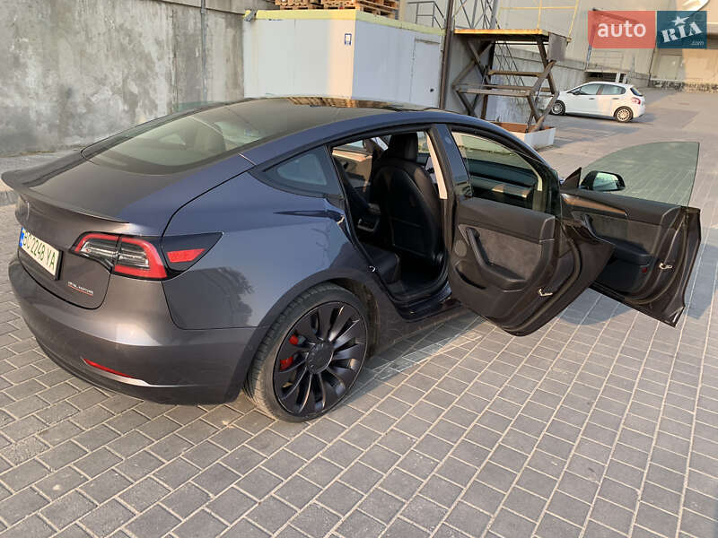 Седан Tesla Model 3 2021 в Львові