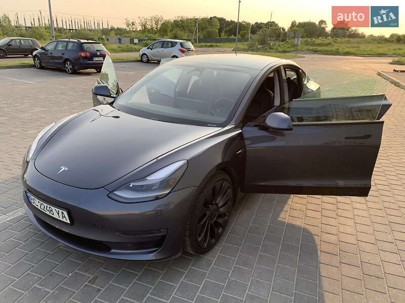 Седан Tesla Model 3 2021 в Львові