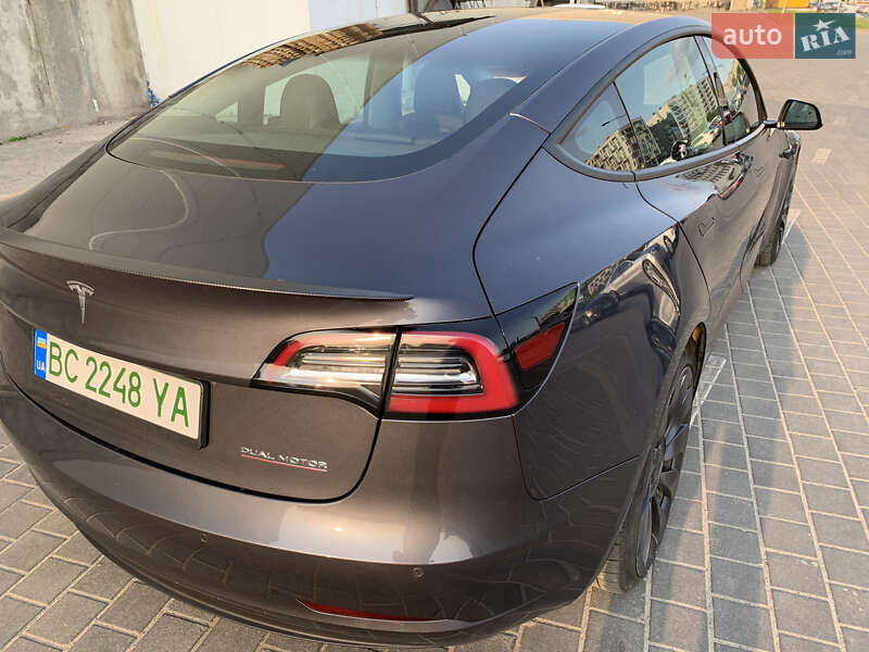 Седан Tesla Model 3 2021 в Львові