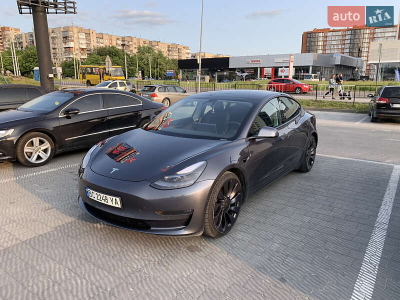 Седан Tesla Model 3 2021 в Львові