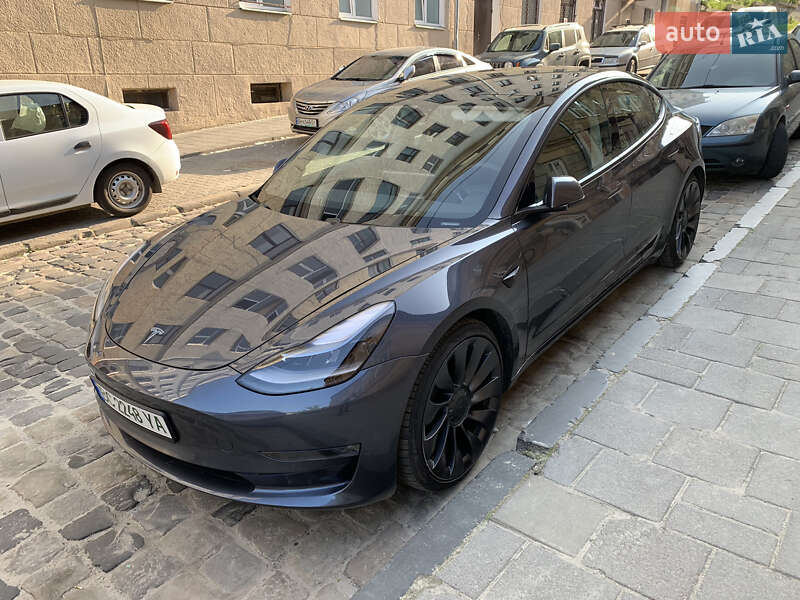 Седан Tesla Model 3 2021 в Львові