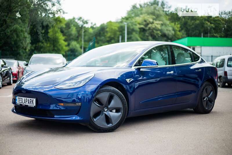Седан Tesla Model 3 2018 в Киеве
