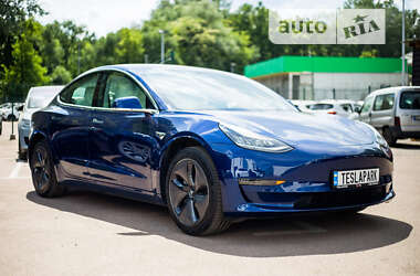 Седан Tesla Model 3 2018 в Киеве