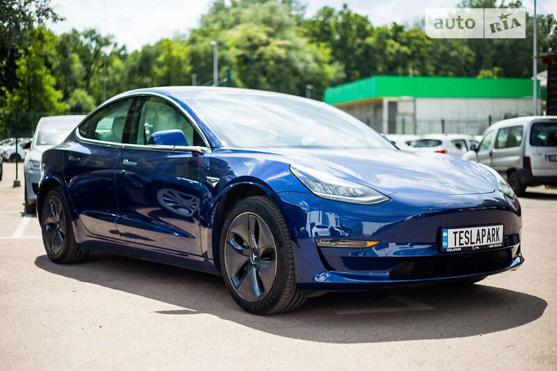 Седан Tesla Model 3 2018 в Киеве