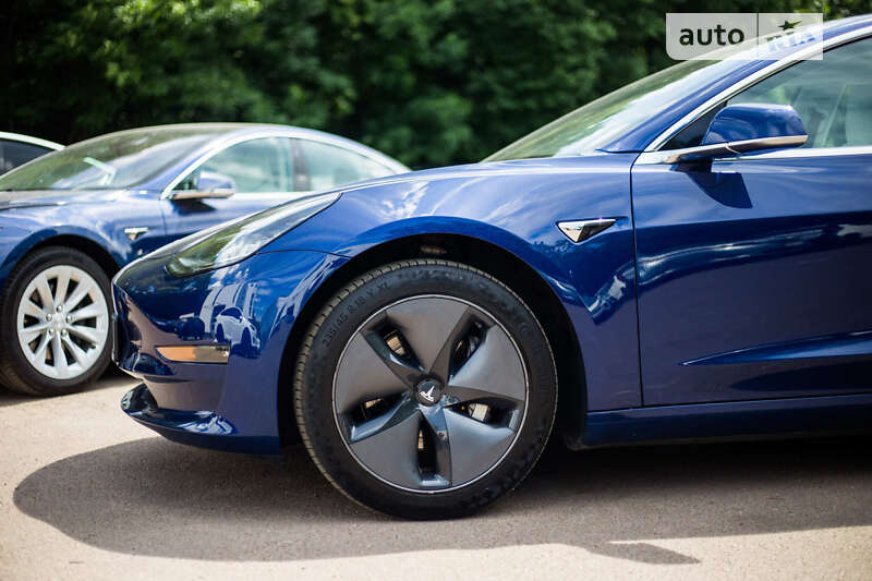 Седан Tesla Model 3 2018 в Киеве