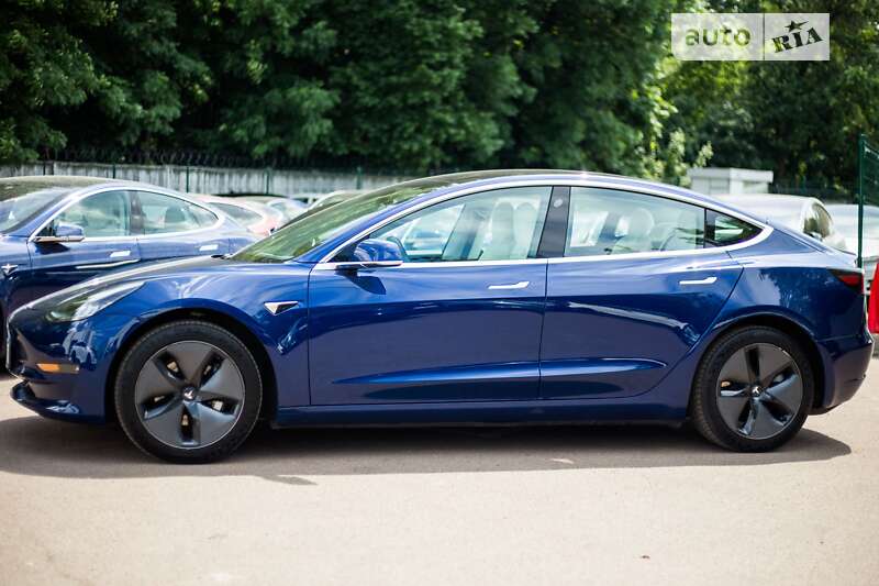 Седан Tesla Model 3 2018 в Киеве