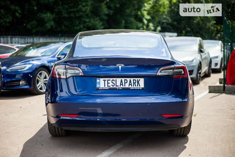 Седан Tesla Model 3 2018 в Киеве