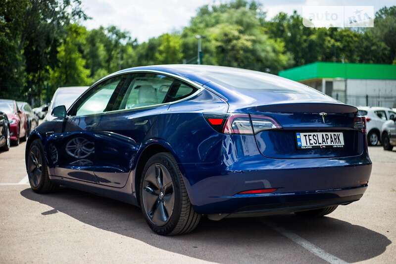 Седан Tesla Model 3 2018 в Киеве