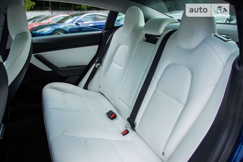 Седан Tesla Model 3 2018 в Киеве