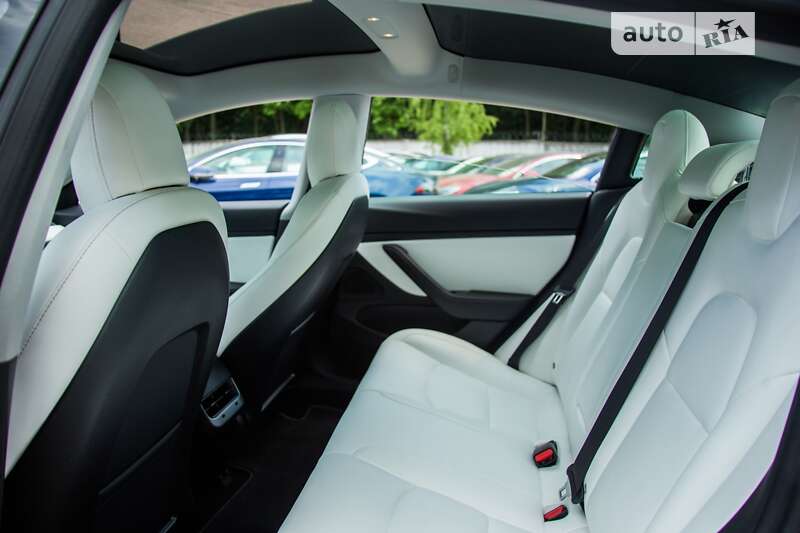Седан Tesla Model 3 2018 в Киеве