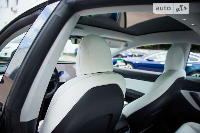 Седан Tesla Model 3 2018 в Киеве