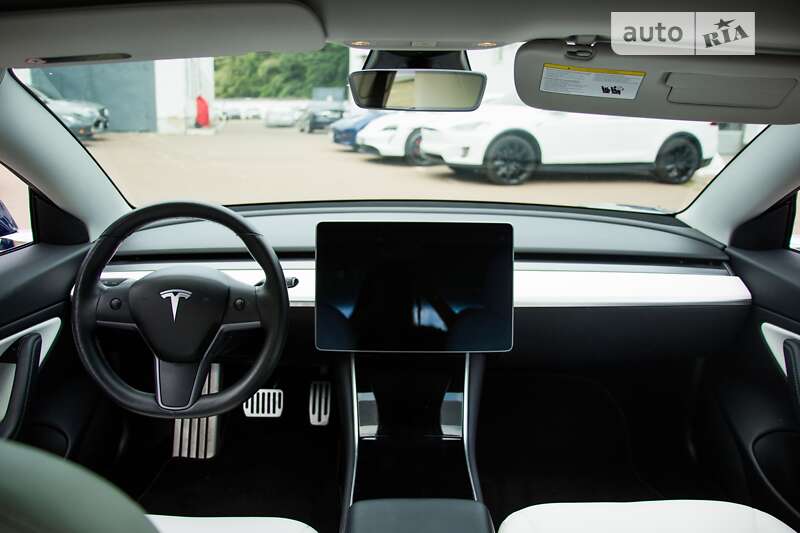 Седан Tesla Model 3 2018 в Киеве