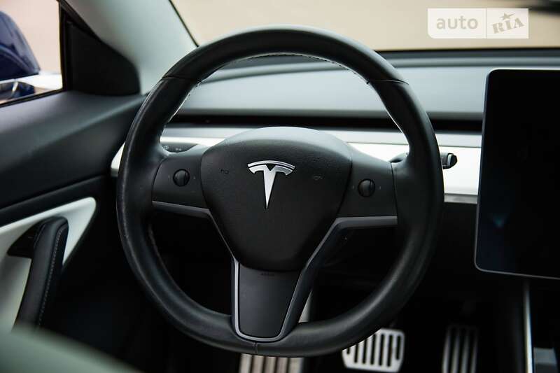 Седан Tesla Model 3 2018 в Киеве