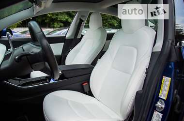 Седан Tesla Model 3 2018 в Киеве