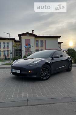 Tesla Model 3  2021