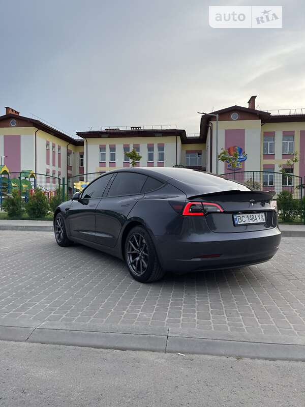 Седан Tesla Model 3 2021 в Львове