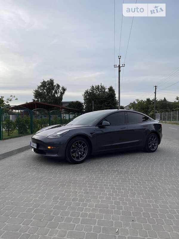 Седан Tesla Model 3 2021 в Львове
