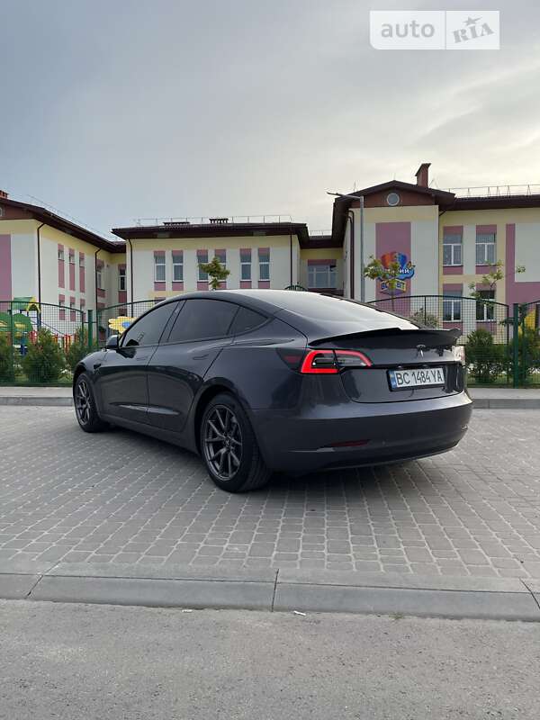 Седан Tesla Model 3 2021 в Львове