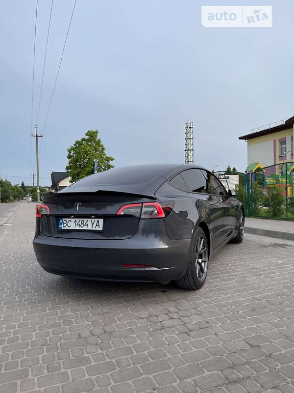 Седан Tesla Model 3 2021 в Львове