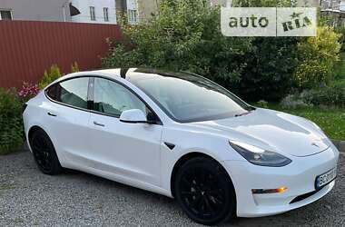 Tesla Model 3  2021