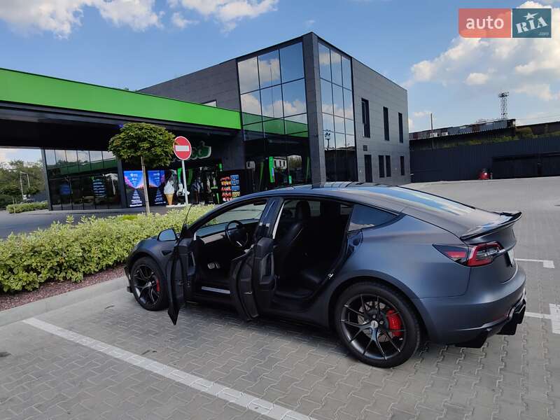 Седан Tesla Model 3 2018 в Києві