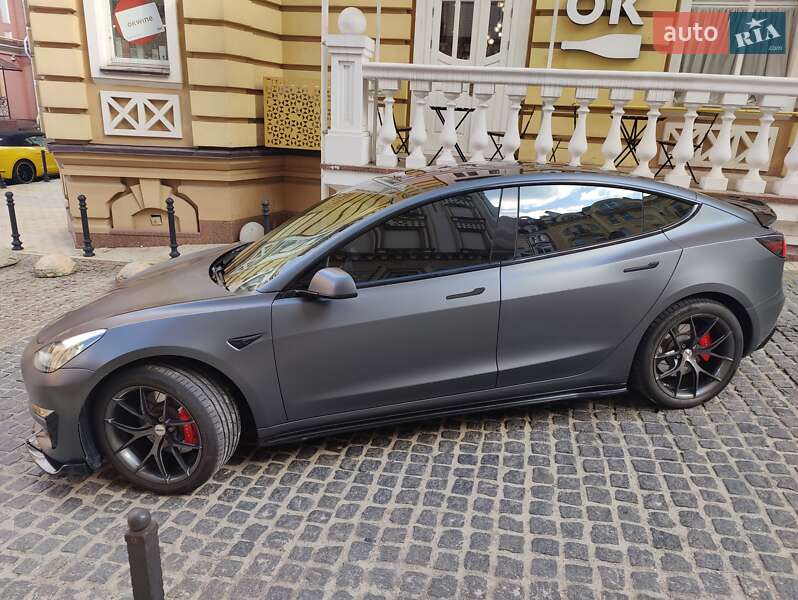 Седан Tesla Model 3 2018 в Києві