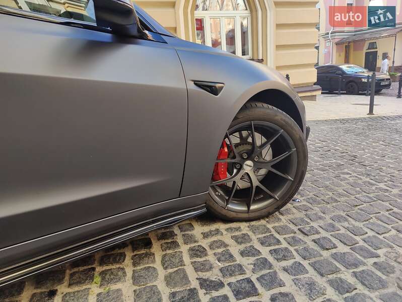 Седан Tesla Model 3 2018 в Києві