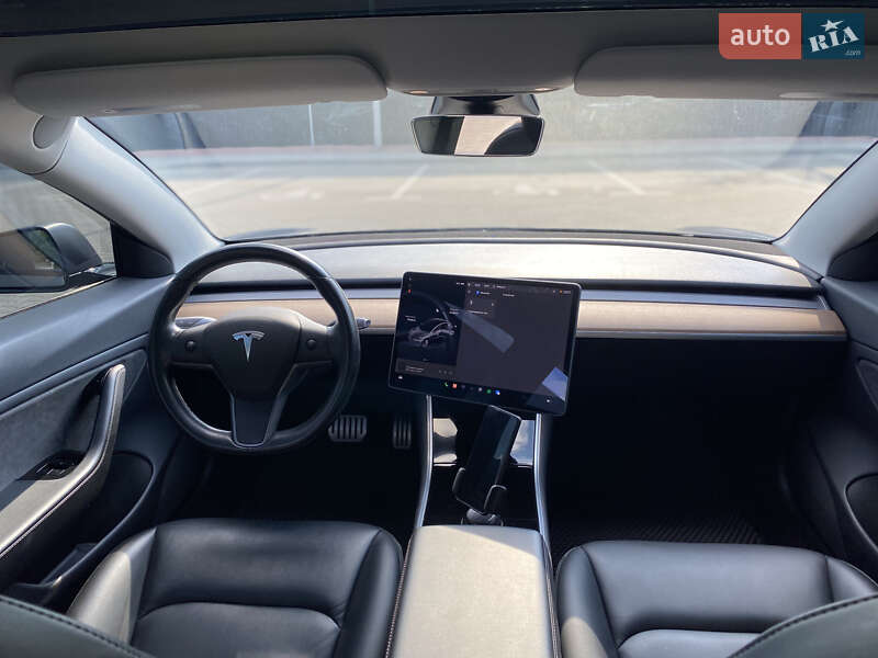 Седан Tesla Model 3 2018 в Києві