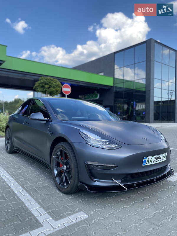 Седан Tesla Model 3 2018 в Києві