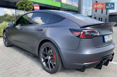 Седан Tesla Model 3 2018 в Києві