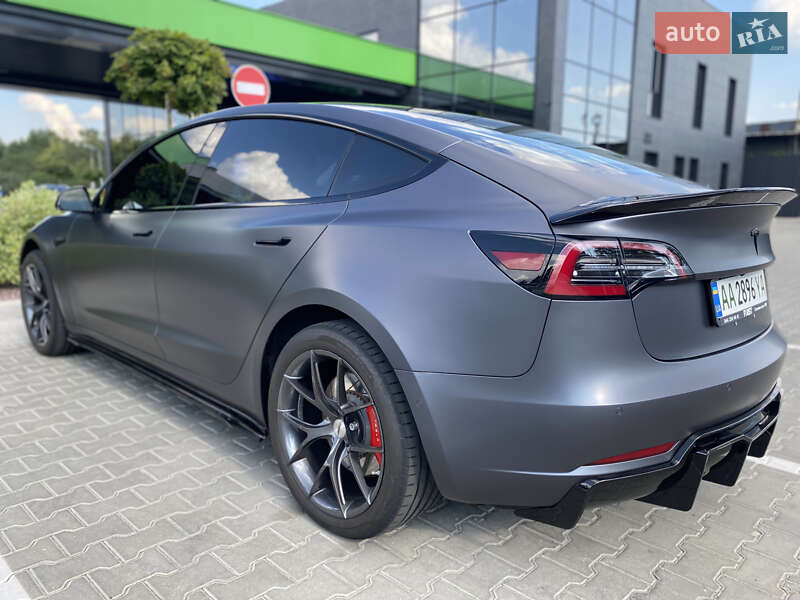 Седан Tesla Model 3 2018 в Києві