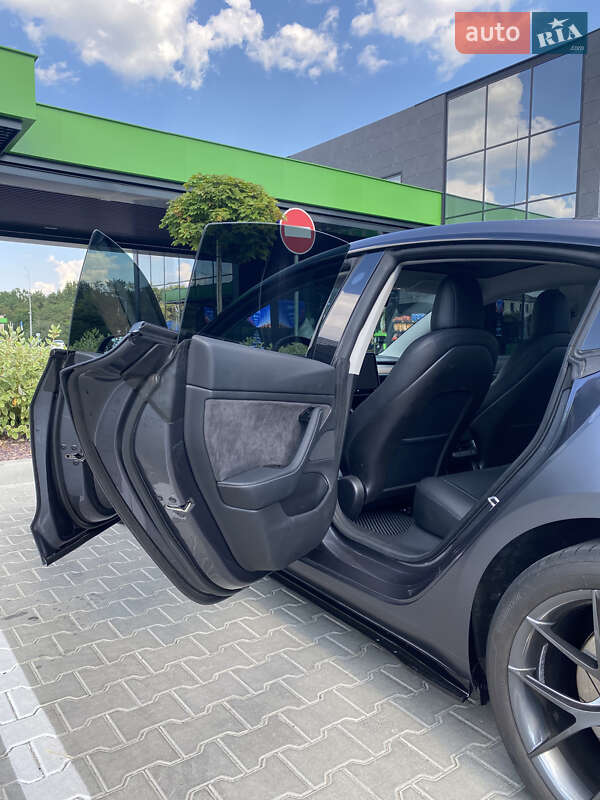 Седан Tesla Model 3 2018 в Києві