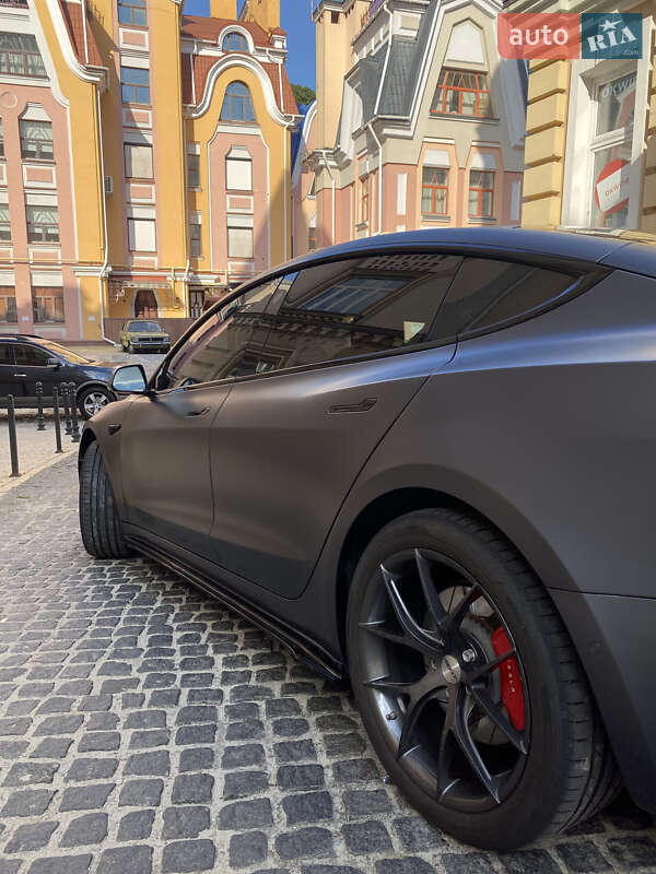Седан Tesla Model 3 2018 в Києві