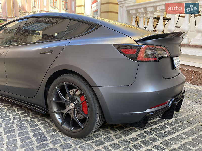 Седан Tesla Model 3 2018 в Києві
