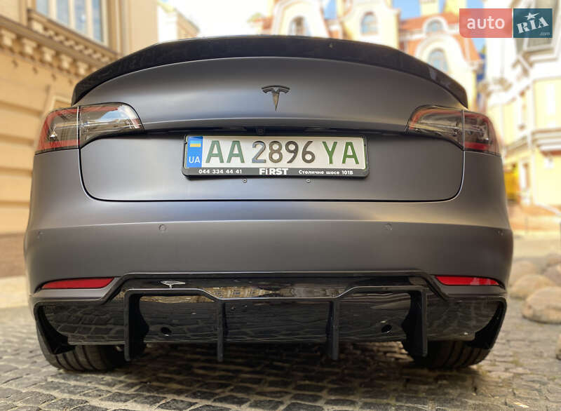 Седан Tesla Model 3 2018 в Києві