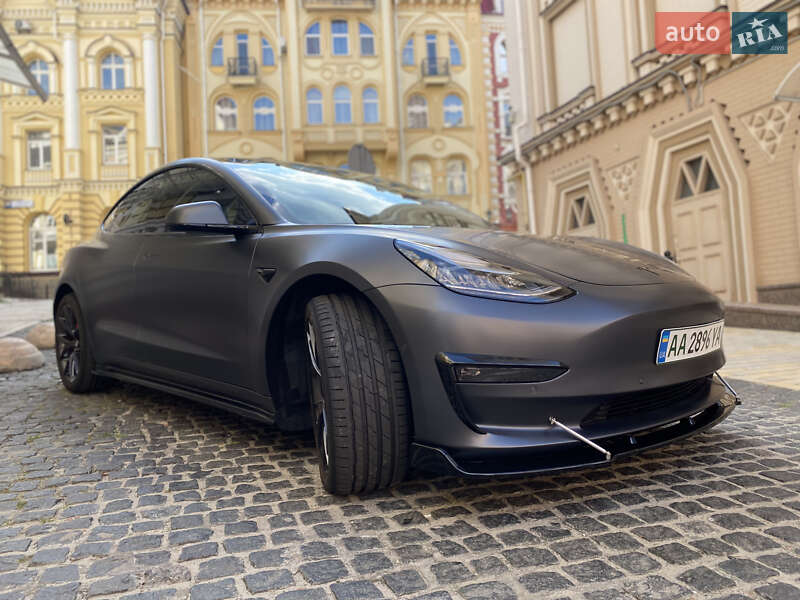 Седан Tesla Model 3 2018 в Києві