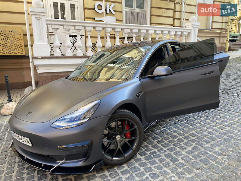 Седан Tesla Model 3 2018 в Києві