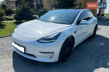 Tesla Model 3 2020